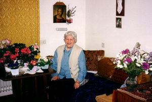 Maria VORDERWINKLER (MANN) an ihrem 90. Geburtstag im Altenheim Enns (unsere Tante Mimi)